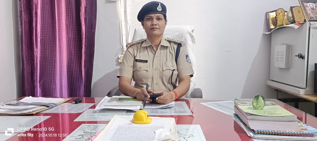 अवैध शराब के पैकारों ने कोठी  को बना डाला मयखाना