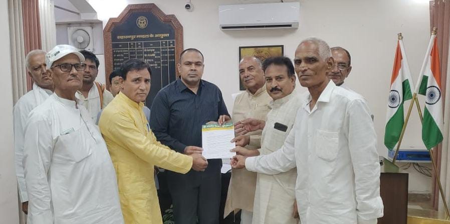 भाकियू राष्ट्रीय अध्यक्ष भगत सिंह वर्मा के नेतृत्व में किसानों के प्रतिनिधि मंडल ने विभिन्न समस्याओं को लेकर मंडलायुक्त को ज्ञापन सौंपा