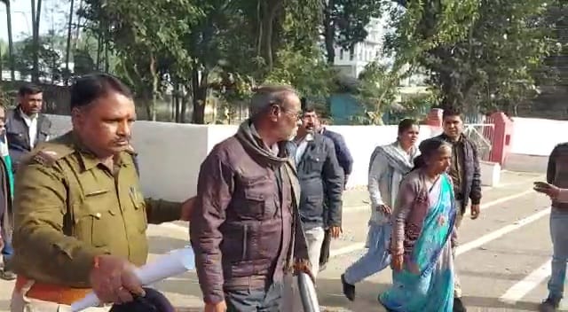 The court sentenced the sub-registrar and fellow employee, who were caught taking bribe 7 years ago, to four years each