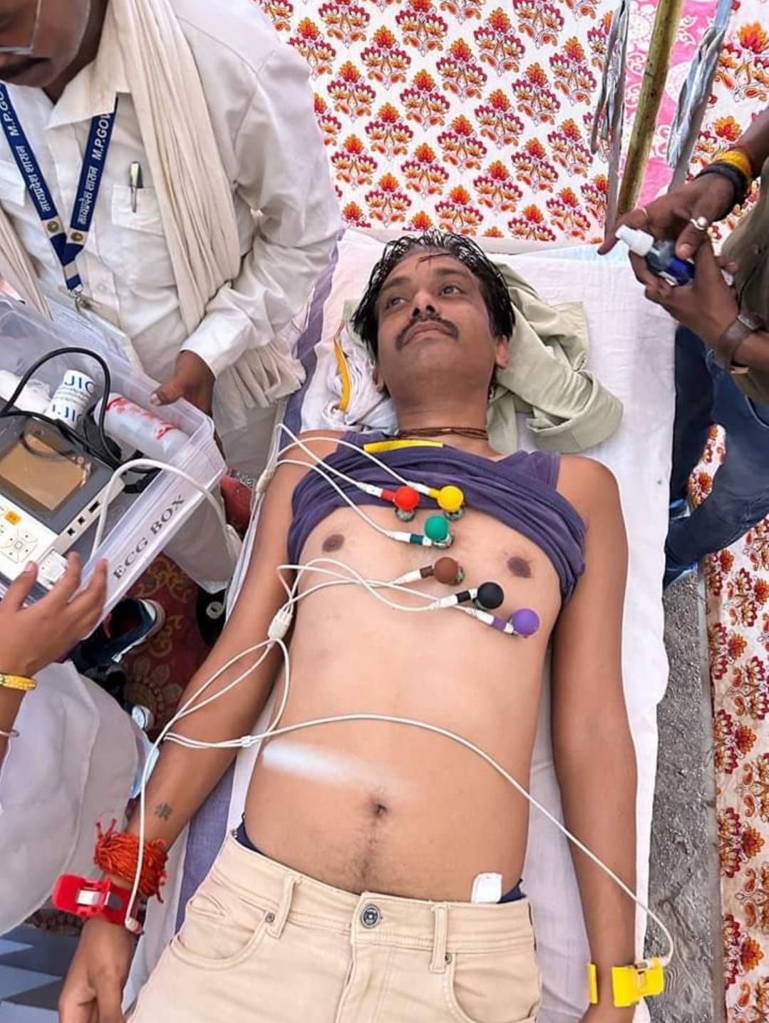 आपात स्थिति से निपटने के लिए स्वास्थ्य पंडाल को मिनी अस्पताल का रूप दिया गया