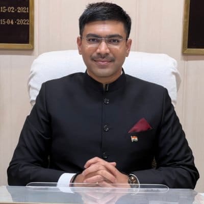 All hotel operators in Saharanpur should immediately obtain the necessary registration under the Inn Act: District Magistrate Manish Bansal