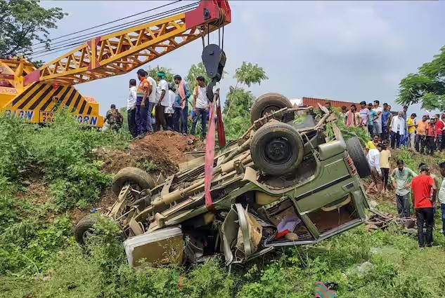 भारतीय सेना के चार जवानों की सड़क हादसे में मौत
