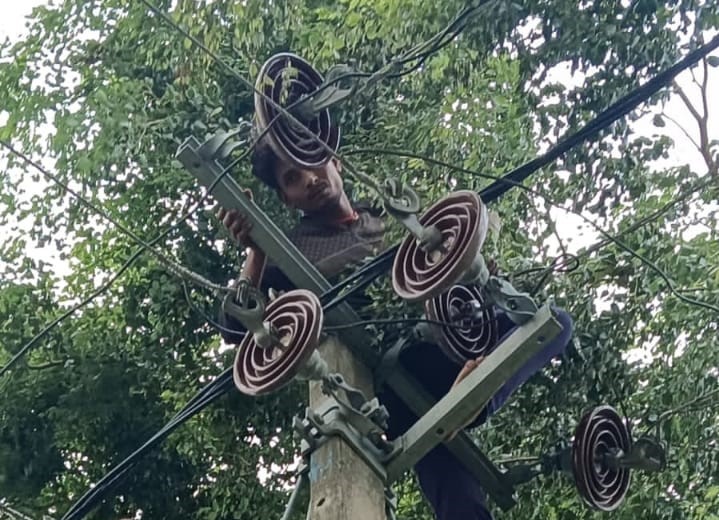 जिले में निर्वाध बिजली को लेकर डीएम - एसपी ने लिया संज्ञान, दिया ईस्कूटी इंजीनियर को निर्देश