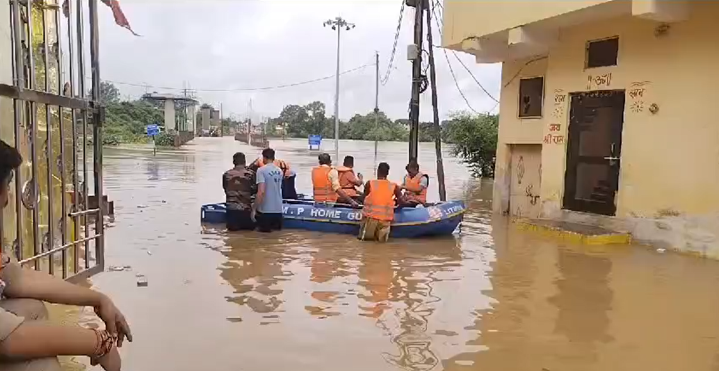 कटनी जिले में भारी बारिश से बाढ़ की स्थिति