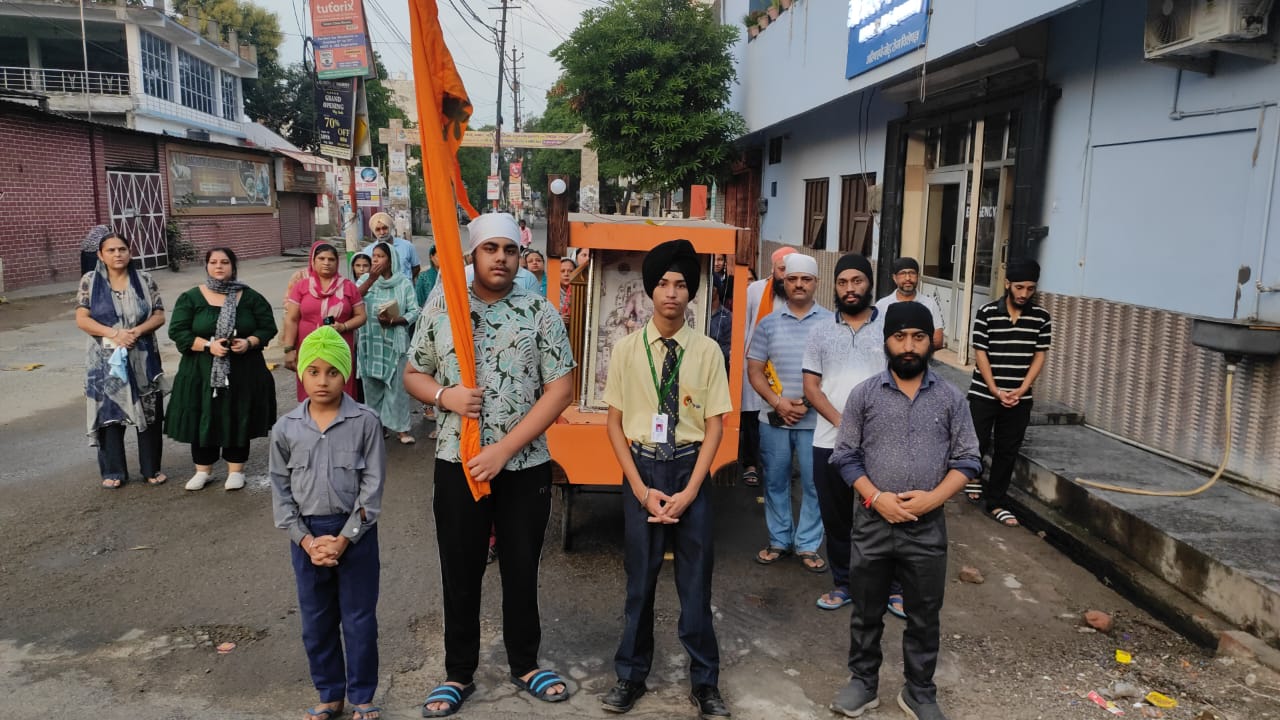 देवबंद में श्री गुरू ग्रंथ साहिब प्रकाश पर्व पर निकाली गई प्रभातफेरी