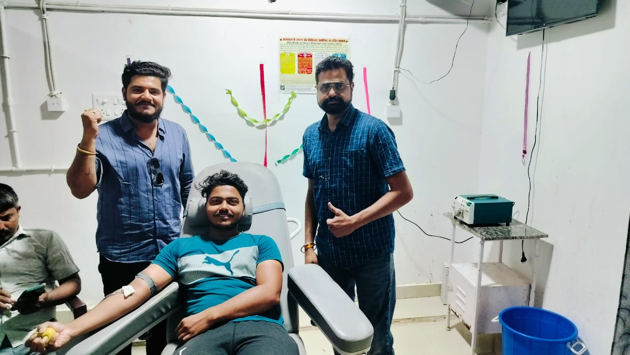 Aarambh Samiti donated blood and gave life to a needy person