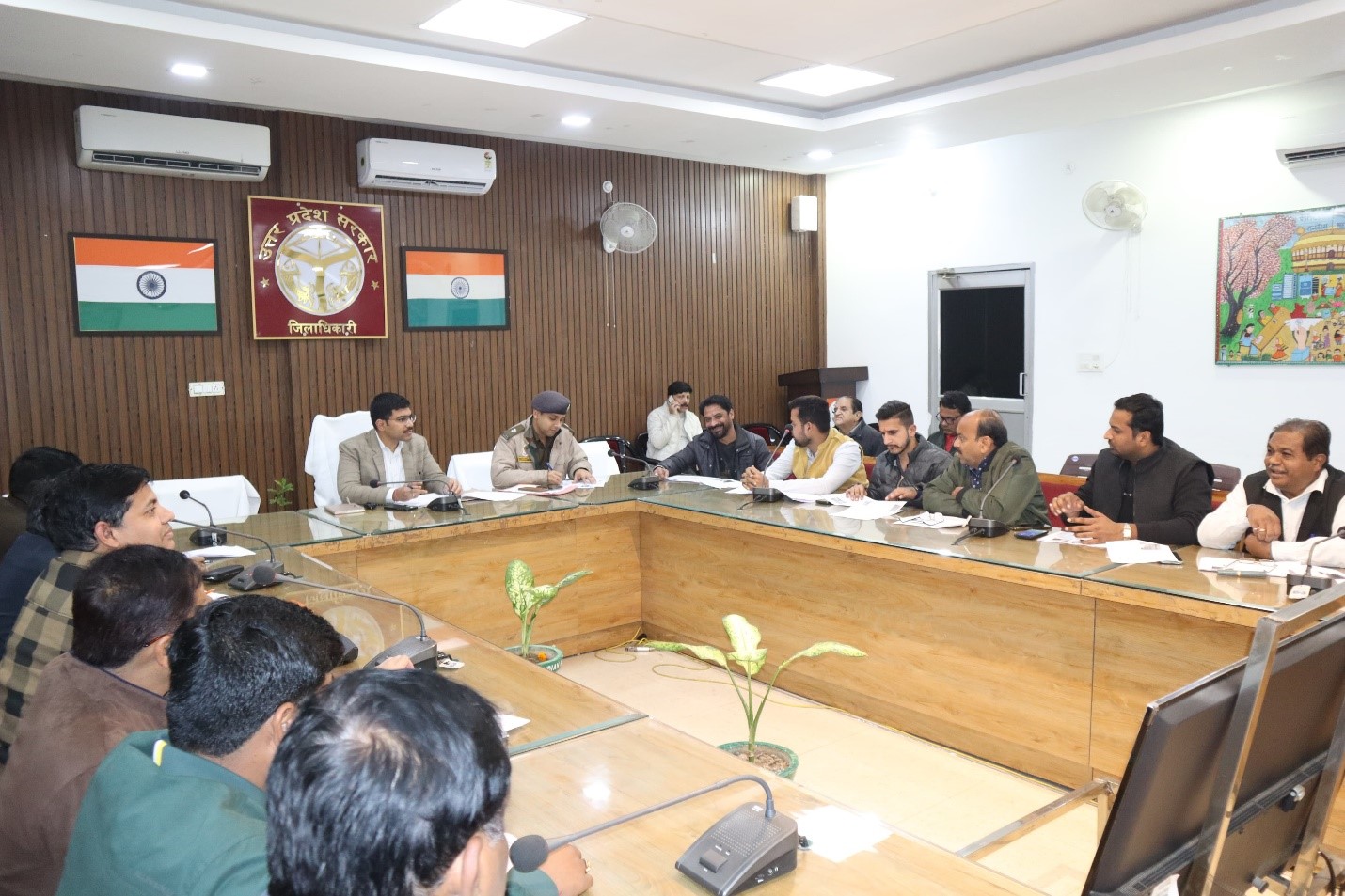 जिलाधिकारी की अध्यक्षता में व्यापार बंधु की बैठक हुई आयोजित