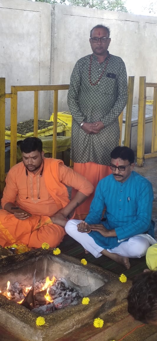 सेना पटेल की जीत के बाद बगलामुखी में किया गया हवन