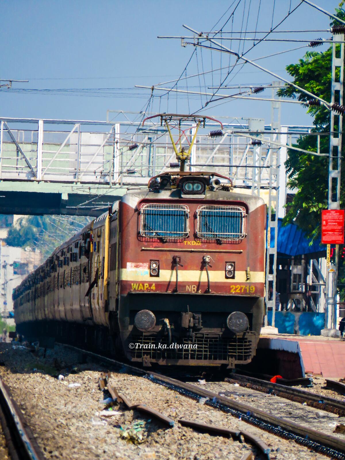 दिल्ली में घने कोहरे का असर