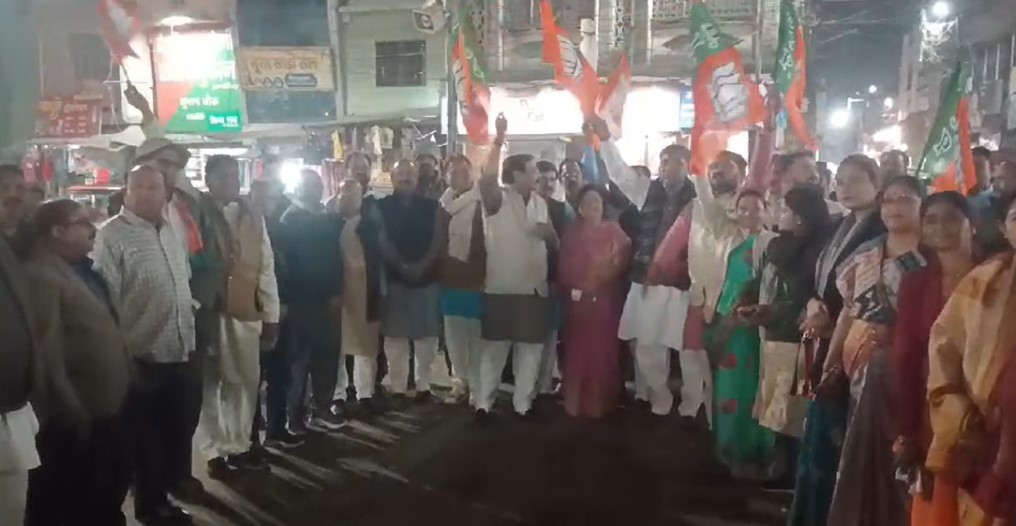 महाराष्ट्र में भाजपा नीत गठबंधन की शानदार जीत तथा यूपी एमपी सहित झारखंड में बेहतरीन प्रदर्शन पर भाजपा ने मनाया जश्न