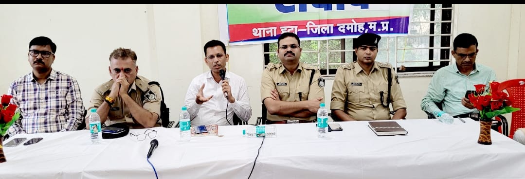 कानून और सांप्रदायिक सद्भाव दोनों बनाये रखना कानून की मंशा का पालन करना यह सर्वोच्च प्राथमिकता - कलेक्टर सुधीर कुमार कोचर