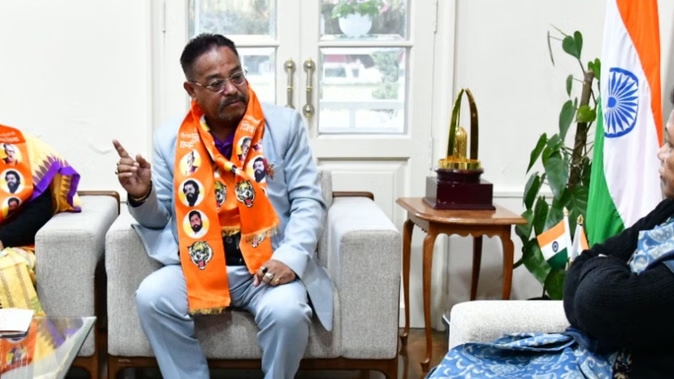 मणिपुर में PM मोदी की यात्रा पर शिंदे शिवसेना का पलटवार