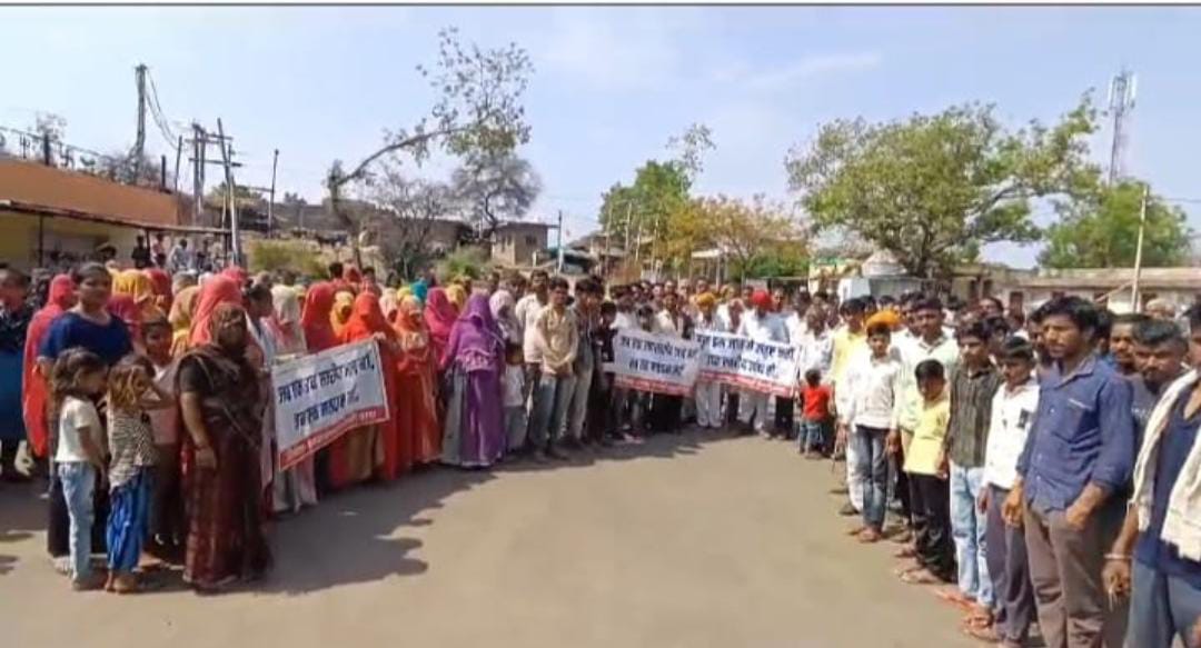 रैली निकाल सेमली चाचा के ग्रामीणों ने किया मतदान का बहिष्कार
