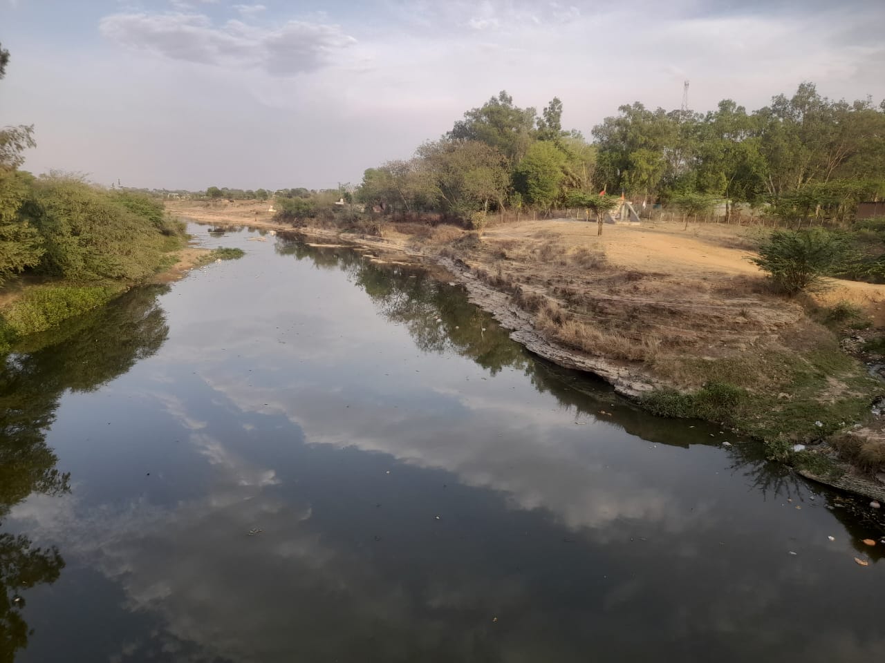 गंदे नाले के रूप में तब्दील हुई, जीवनदायिनी मिड़ासन नदी