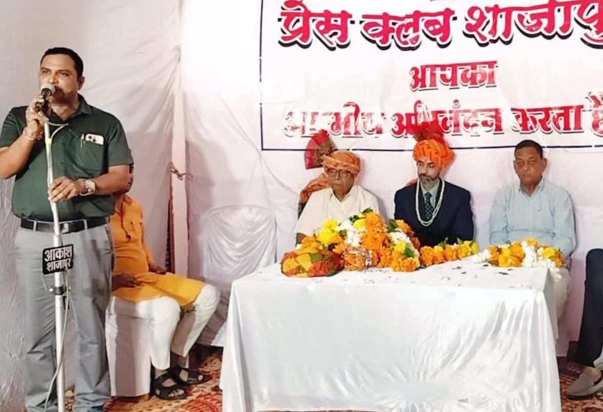 अति. महाधिवक्ता बनकर शिष्य ने शिक्षक दिवस पर अधिवक्ता गुरू को दी गुरू दक्षिणा