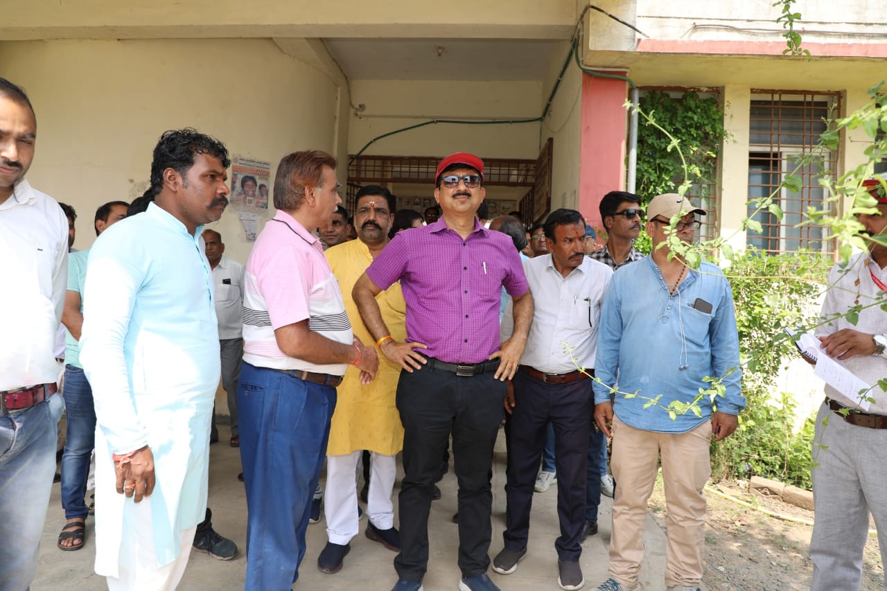 एमपी के शाजापुर में कलेक्टर ने किला परिसर के शासकीय कार्यालयों का निरीक्षण किया
