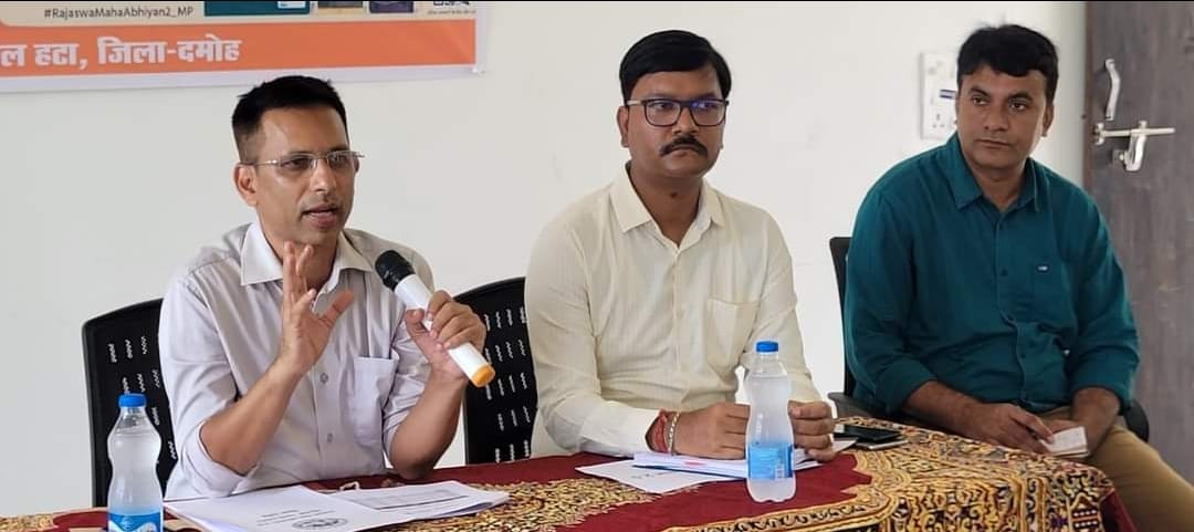 जितने लंबित प्रकरण है, उनका समय-सीमा में अगले 45 दिन के अंदर निराकरण किया जाये-कलेक्टर 