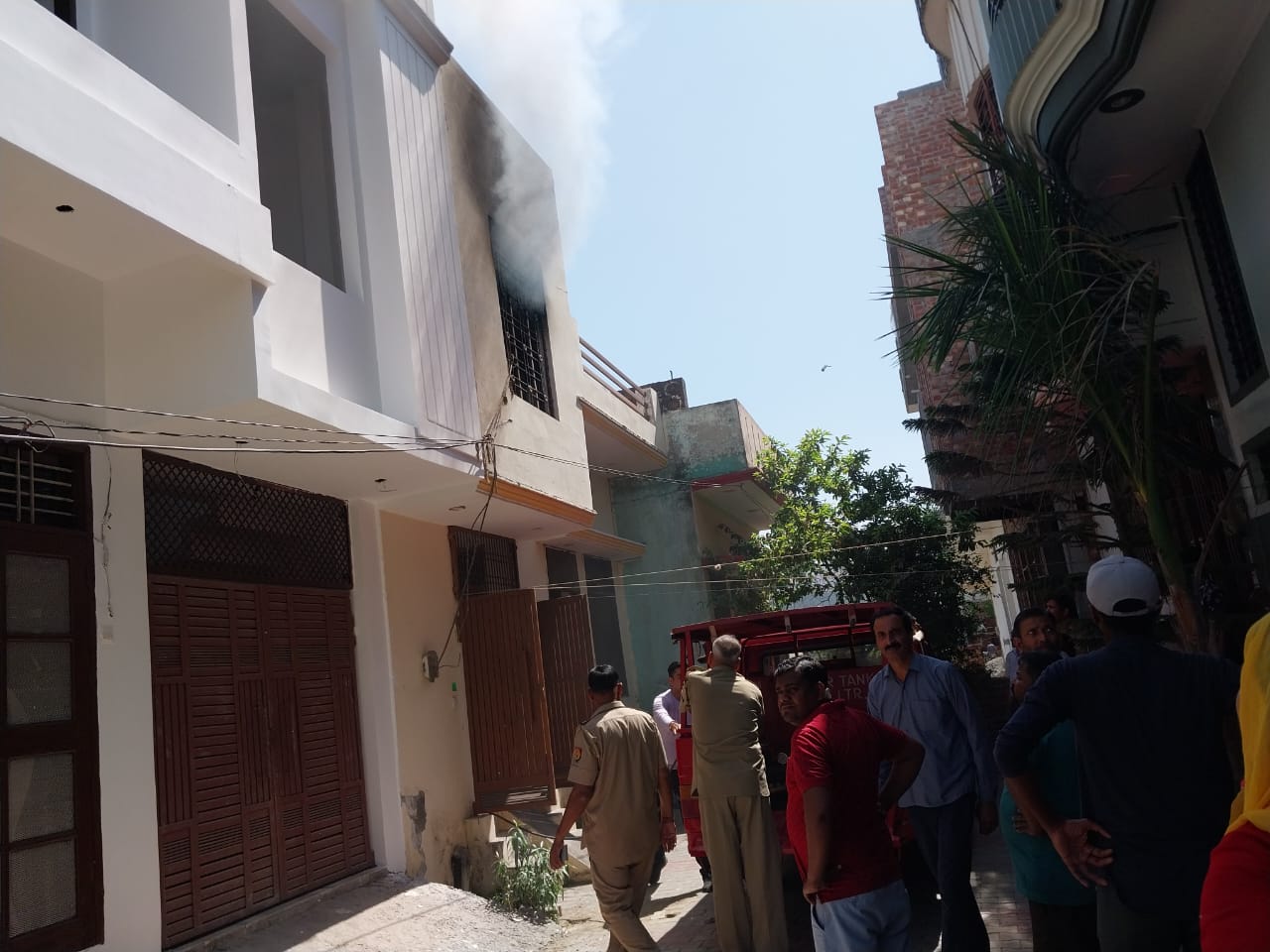 देवबंद में बंद मकान में लगी आग