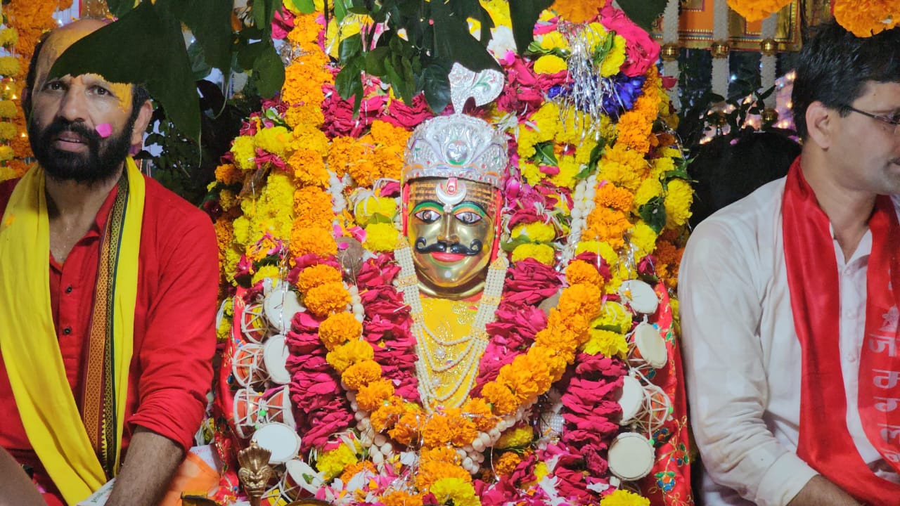 भक्तों का मंगल करने निकले मंगलनाथ महादेव