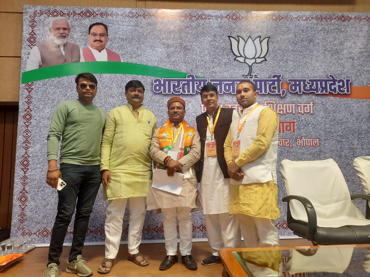 विरोधियों के षडयंत्रों को विफल करें, सरकार के कामों को समाज तक पहुंचाएं
