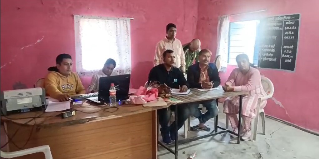 रिश्वत लेते रंगेहाथ पकड़े गए ग्राम पंचायत सचिव सुब्रा सोनी