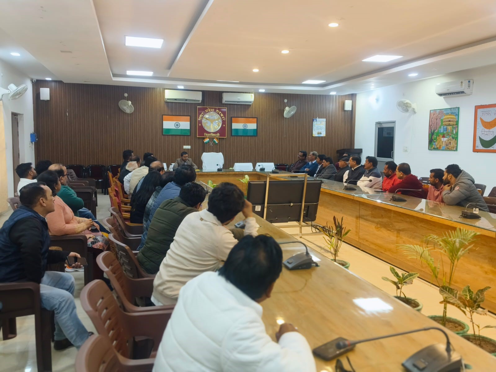 दो पहिया वाहन चालक एवं सहयात्री के हेल्मेट न पहनने पर नहीं मिलेगा पेट्रोल