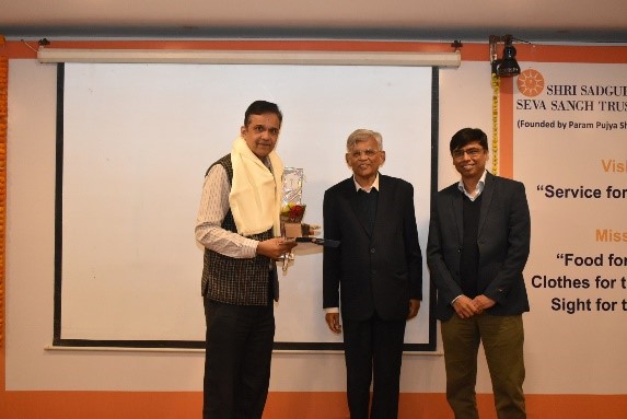 एक दिवसीय सदगुरू युविया कार्यशाला में देश विदेश के नेत्र  विशेषज्ञों ने लिया हिस्सा