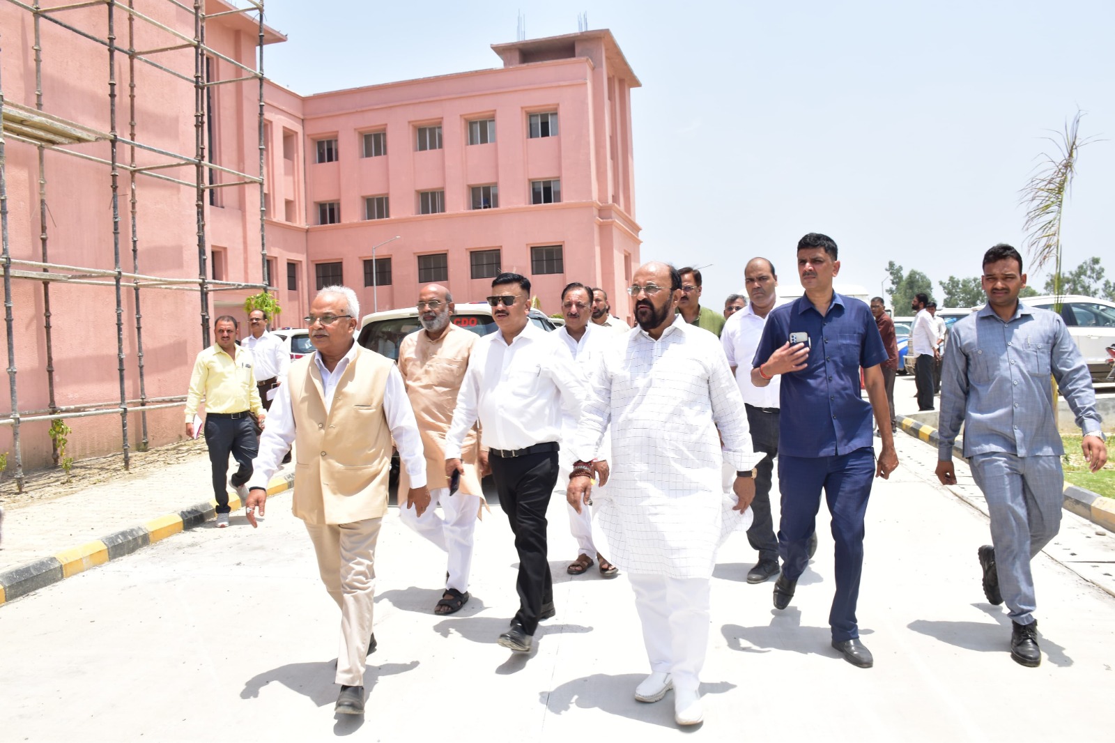 विश्वविद्यालय के निर्माण कार्य की गुणवत्ता पर उच्च शिक्षा मंत्री ने व्यक्त की कडी नाराजगी