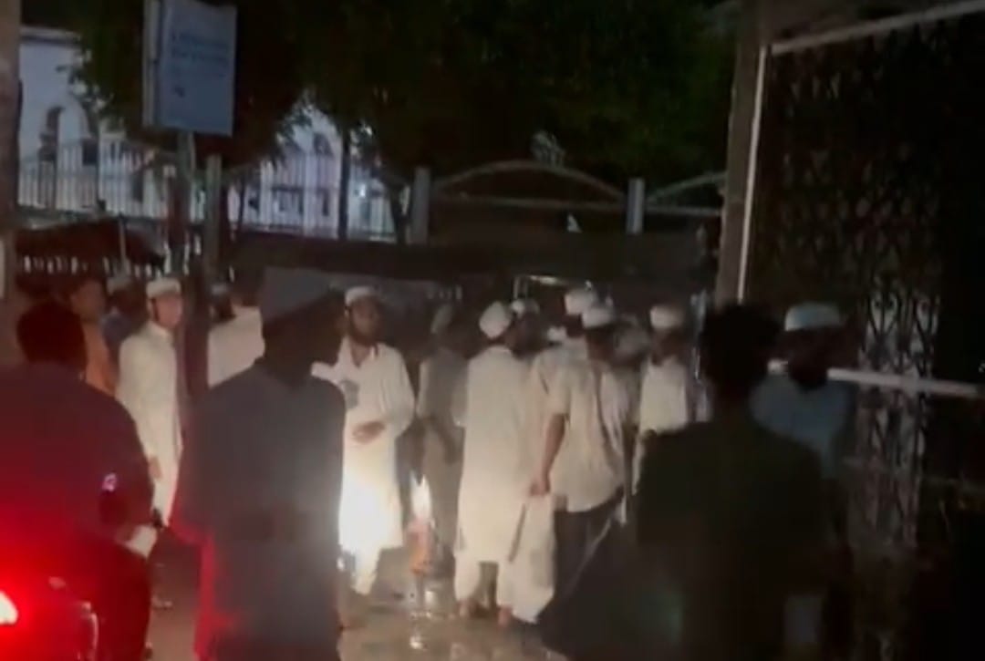 जर्जर विद्युत लाइन का तार टूटकर दो युवकों के ऊपर गिरा