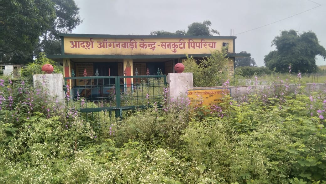 Anganwadi building construction work of Kalda Sanukuti Pipariya is incomplete for more than five years