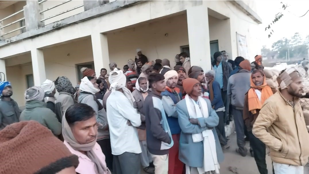 धान खरीदी केंद्र शाहनगर मंडी में अव्यवस्थाओं का माहौल