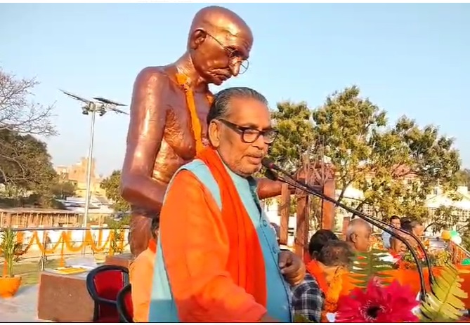 चंपारण के जिला मुख्यालय में आयोजित कार्यक्रम को पूर्व कृषि मंत्री राधा मोहन सिंह ने करा संबोधित