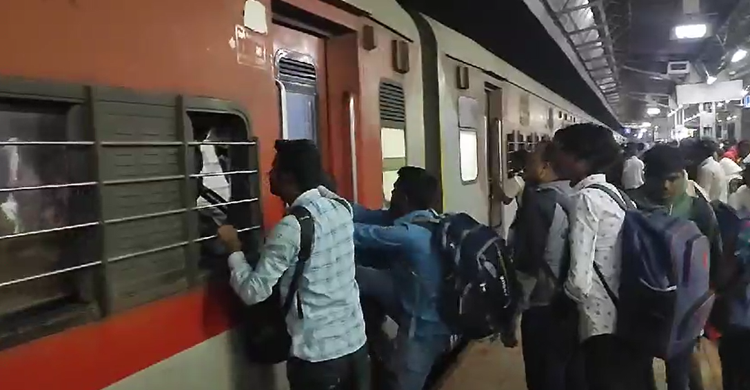 कटनी रेलवे स्टेशन में थमने का नाम नहीं ले रही श्रद्धालुओं की भीड़