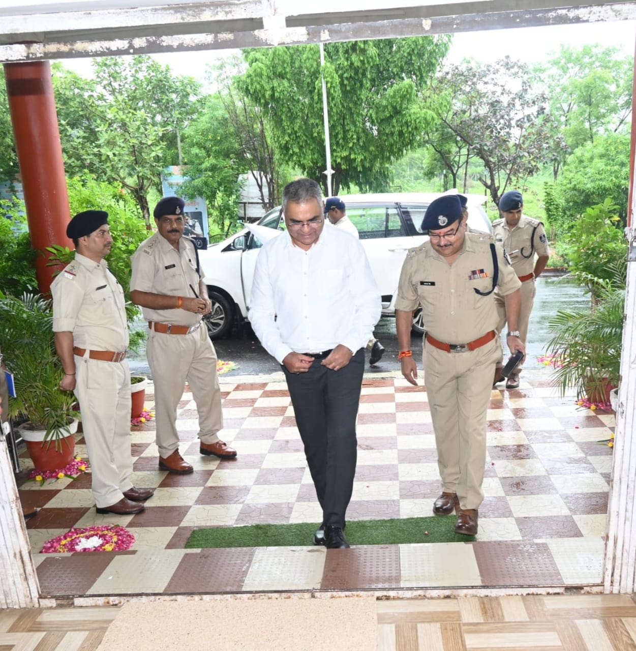 अतिरिक्त पुलिस महानिदेशक ने ली अपराध समीक्षा बैठक