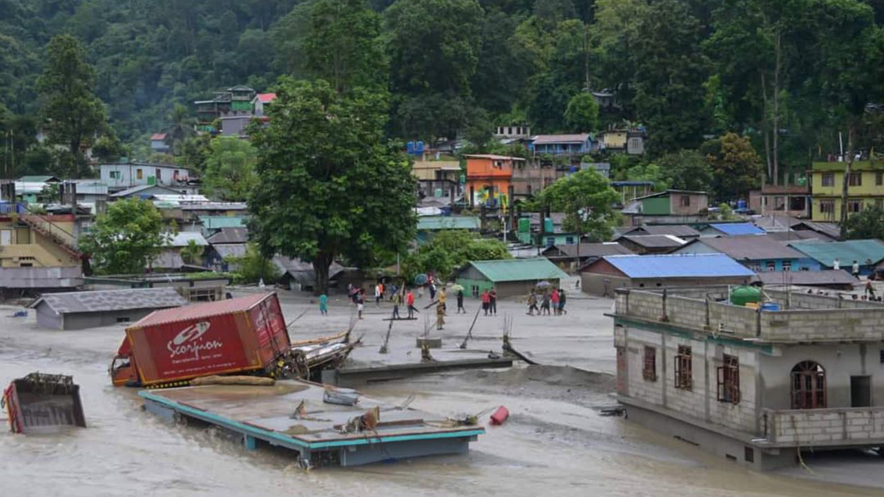 सिक्किम बाढ़ में 41 लोगों की गई जान, 1200 घर बहे