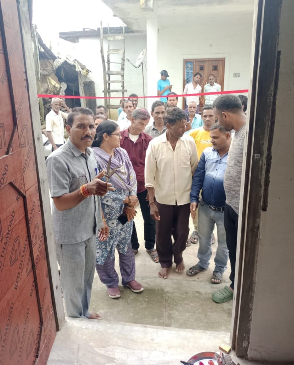  बम्हनी में एक पेड़ मां के नाम अभियान तहत किया गया पौधा रोपण व स्वच्छता हि सेवा के तहत कि साफ-सफाई