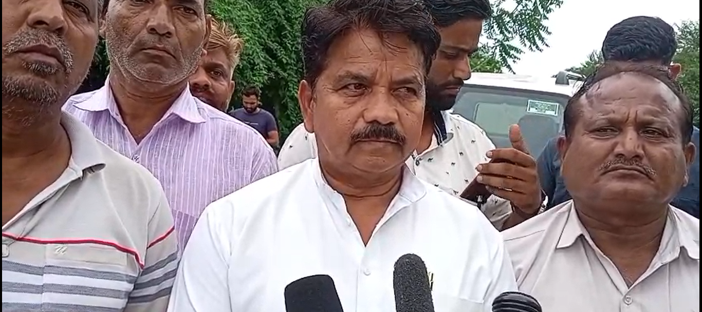 Due to the spate of Narmada River, flood devastation in the villages on the banks of Narmada, farmers demand - provide them immediate compensation