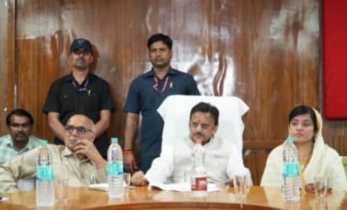 चिकित्सक समय का करें पालन, मरीजों से करें संवेदनशील व्यवहार : उप मुख्यमंत्री श्री शुक्ल