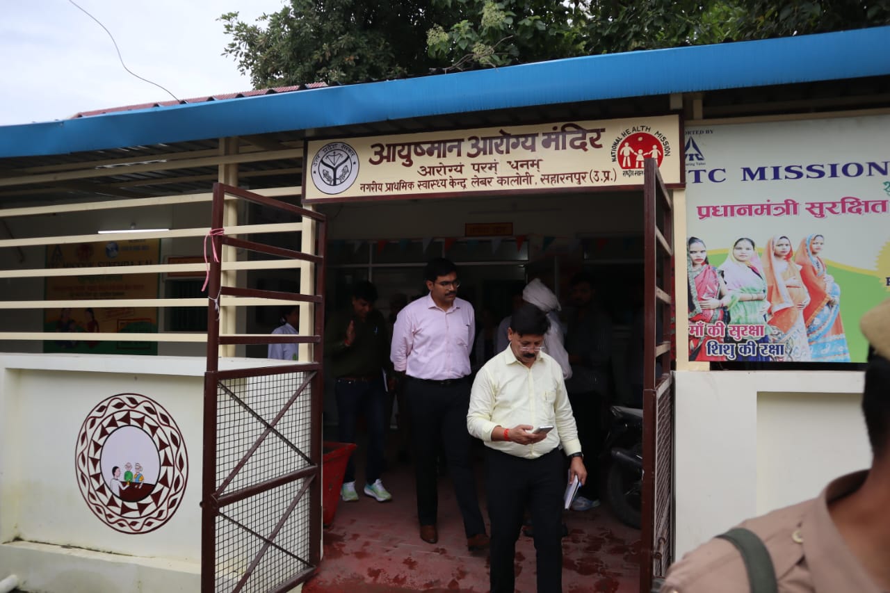 लेबर कालोनी स्थित आयुष्मान आरोग्य मंदिर का जिलाधिकारी मनीष बंसल ने किया औचक निरीक्षण