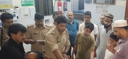 चलती बस की छत से गिरकर युवक की हुई मौत