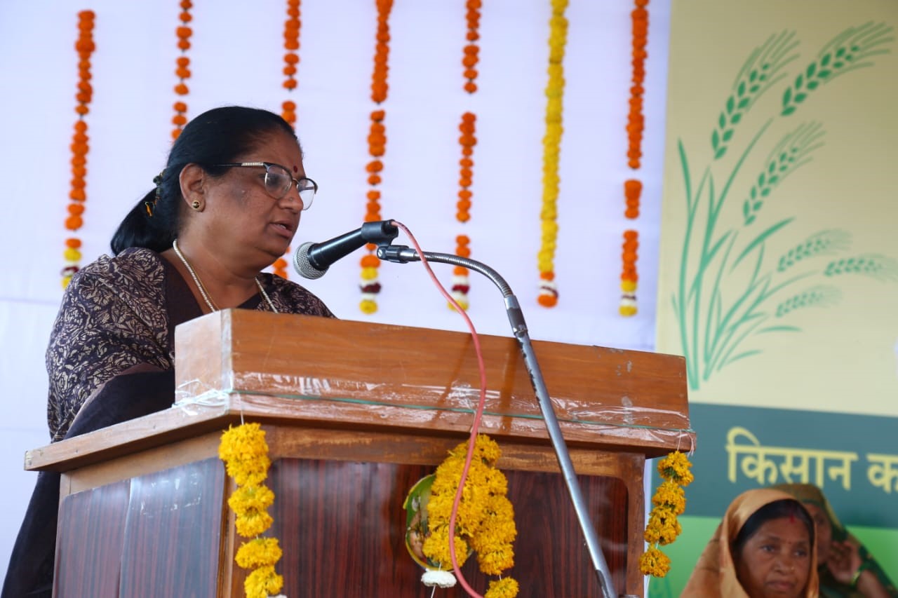 झाबुआ के कंट्रोल रूम में ली गई क्राइम मीटिंग