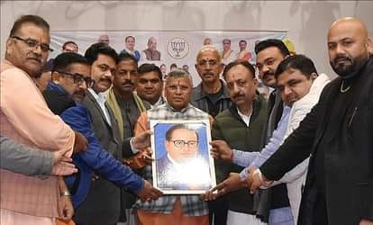 उत्तर प्रदेश सरकार मंत्री धर्मवीर प्रजापति ने कहा