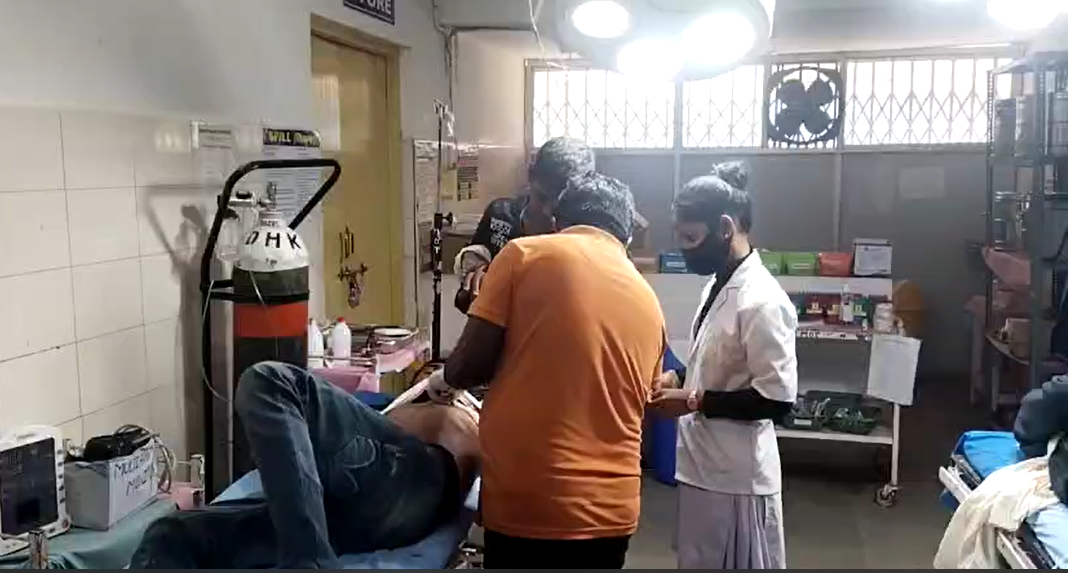 एन के जे थाना क्षेत्र में फिर चली चाकू, घायल जिला अस्पताल में भर्ती