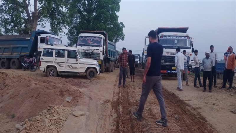 राजनीतिक संरक्षण के बीच सोन की सुनहरी रेत तस्करी