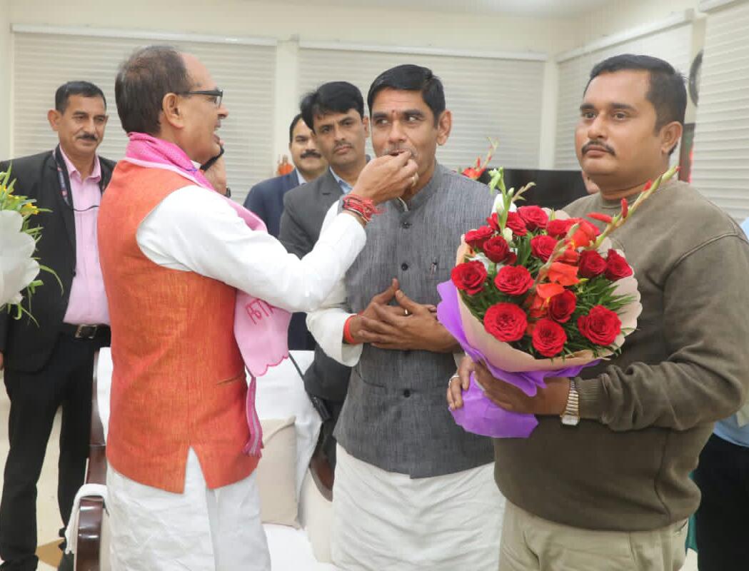 बड़ी जीत के साथ श्रीकांत के विधायक बनते ही