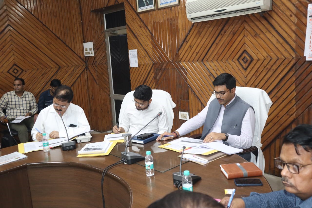 जिलाधिकारी की अध्यक्षता में हुई जिला स्वच्छता समिति की बैठक