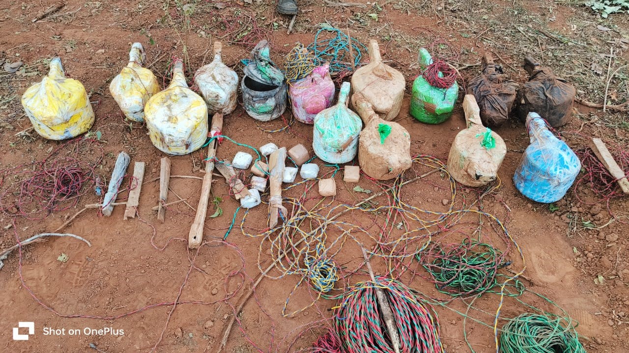 A total of 15 IEDs were recovered from the hill between Kachhapal-Toke