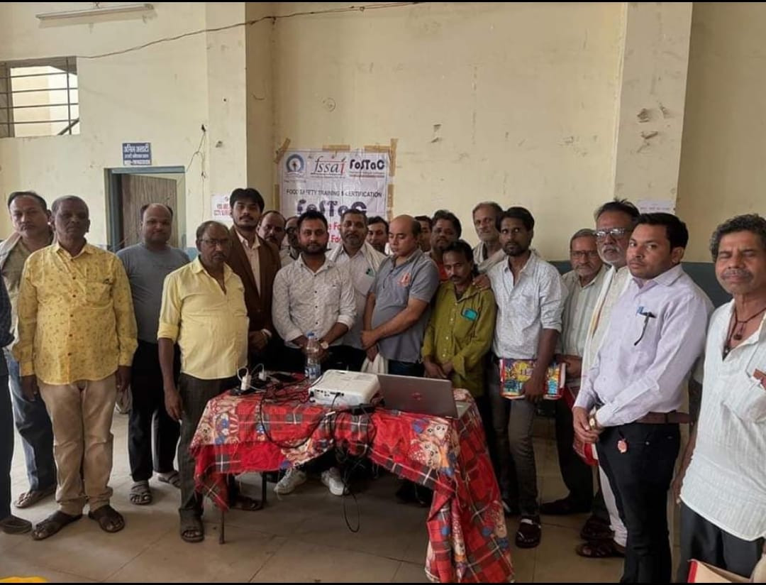 अंबेडकर भवन में खाद्य सुरक्षा प्रशिक्षण फोस्टेक ट्रेनिंग की गई आयोजित
