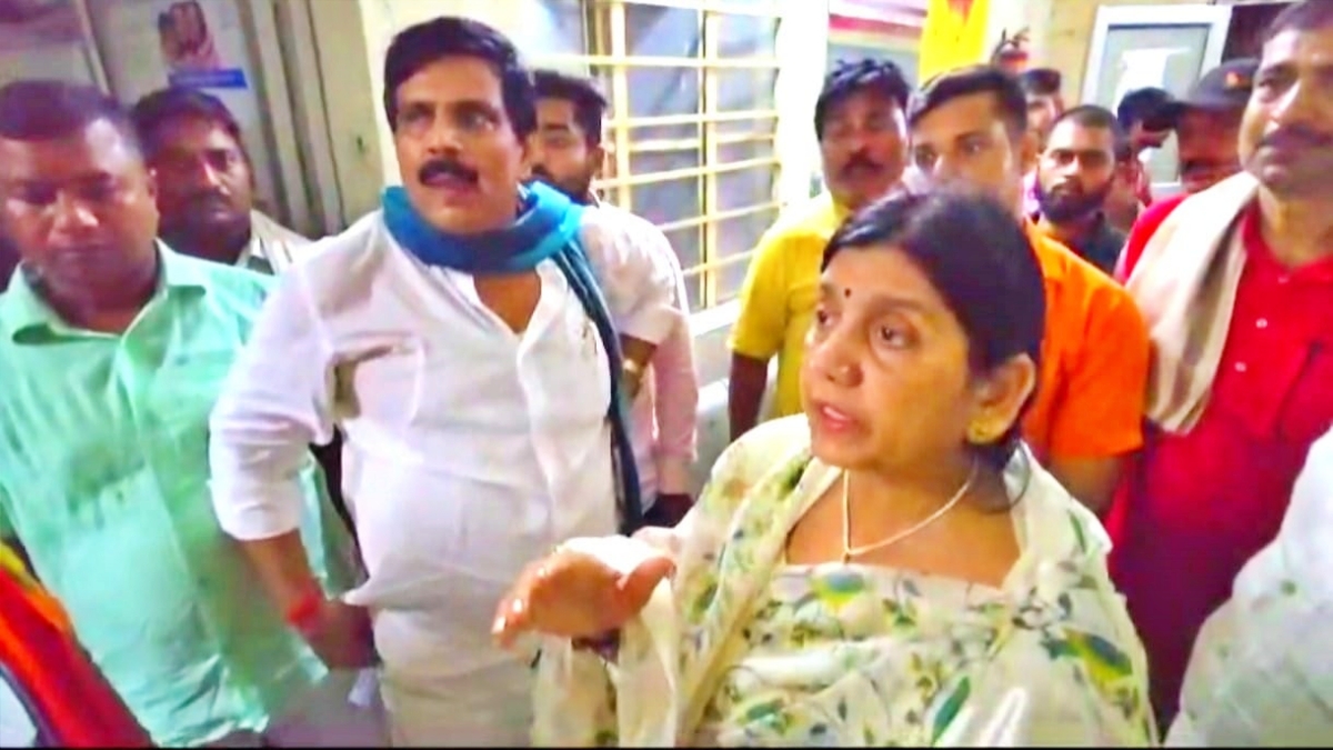 सांसद पत्नी के साथ आनंद मोहन ने किया अस्पताल का निरीक्षण