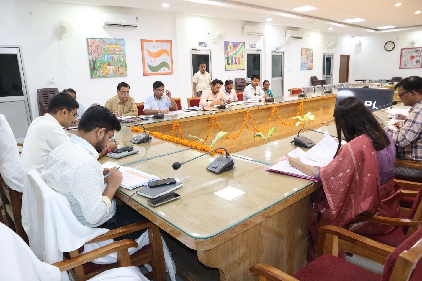 जिलाधिकारी ने की सिंधली नदी को पुनर्जीवित करने की समीक्षा